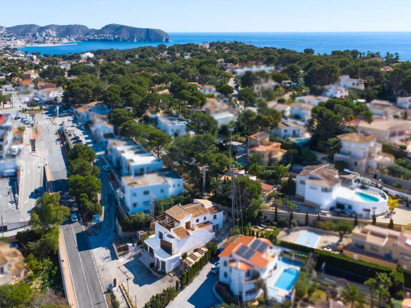 Commercial building and residence in Benissa with sea views
