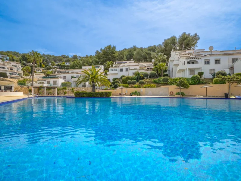 Duplex apartment in Moraira, Pueblo Alcázar with garage and pool