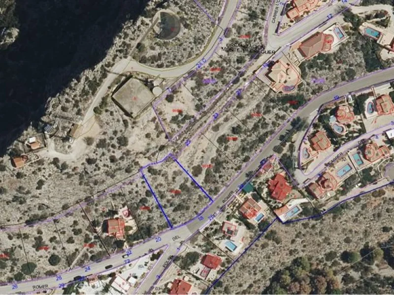 Urban plot of 1200 sqm with sea and panoramic views