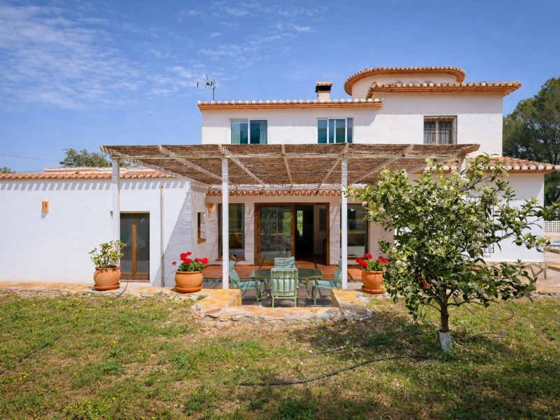 Charming villa in Dénia with private pool and fruit garden