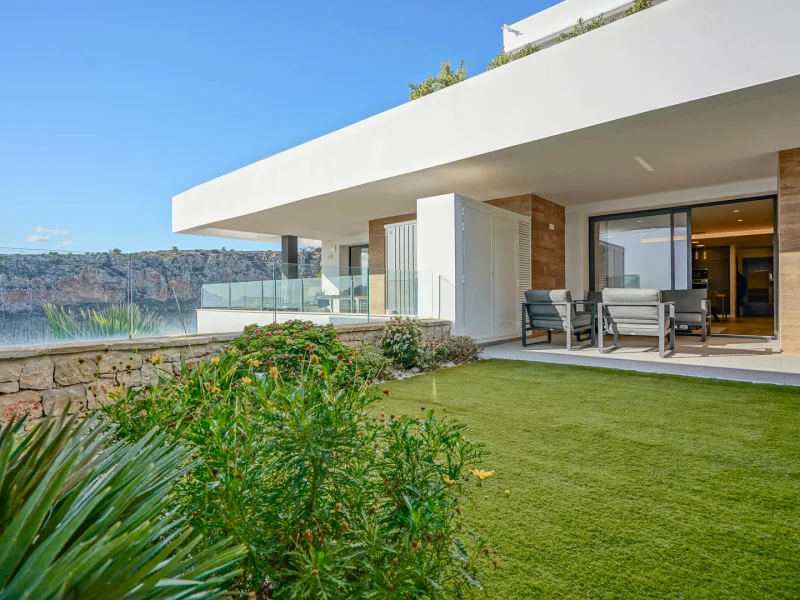 Modern apartment in Benitachell, Cumbre del Sol with garden