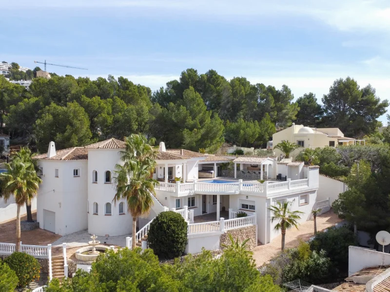 Mediterranean villa in Altea with mountain views and guest house