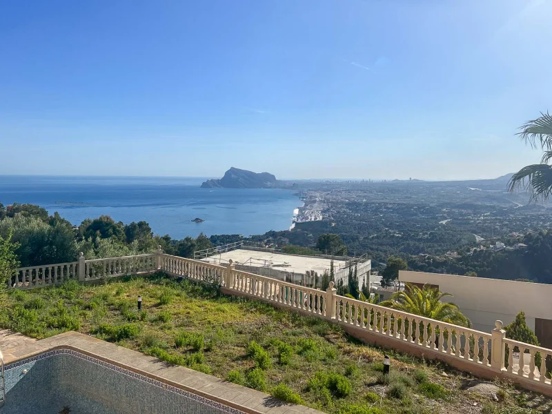 Modern villa with sea views in Altea Hills