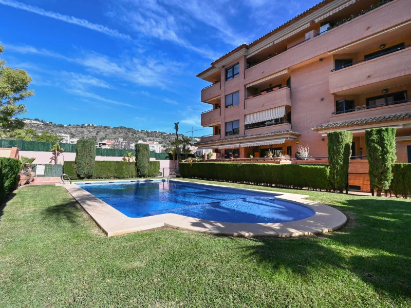Comfortable two-bedroom apartment with pool in Jávea Puerto