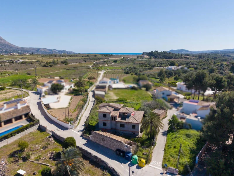 Villa in Gata de Gorgos with large plot and panoramic views