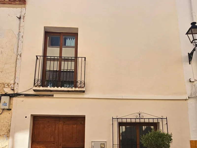 Renovated townhouse in Benitachell with panoramic sea views