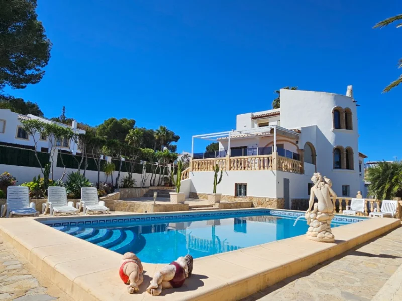 Four-bedroom villa with private pool in Pinosol, Jávea
