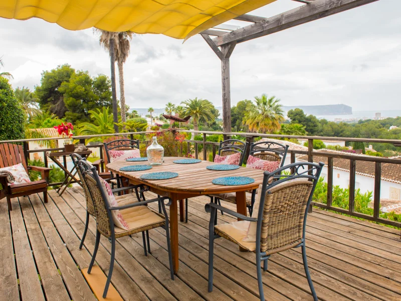 Villa with double plot and sea views in Jávea