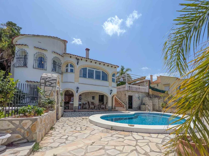 Villa with panoramic sea views in La Pedrera, Dénia