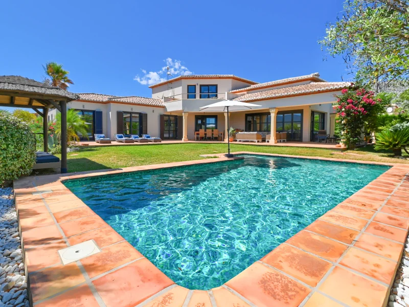 Exclusive Luxury Villa with Panoramic Views in Beniarbeig