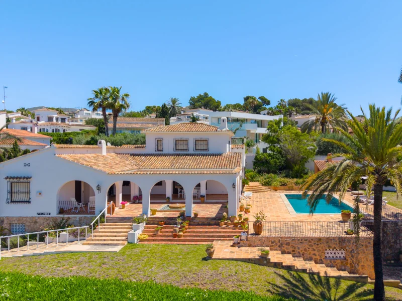 Sea views villa for sale in Pla del Mar, one of the most exclusive areas of Moraira.