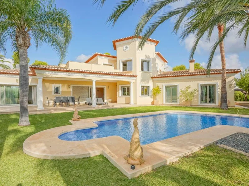 Traditional villa for sale in Benissa with sea and Ifach views