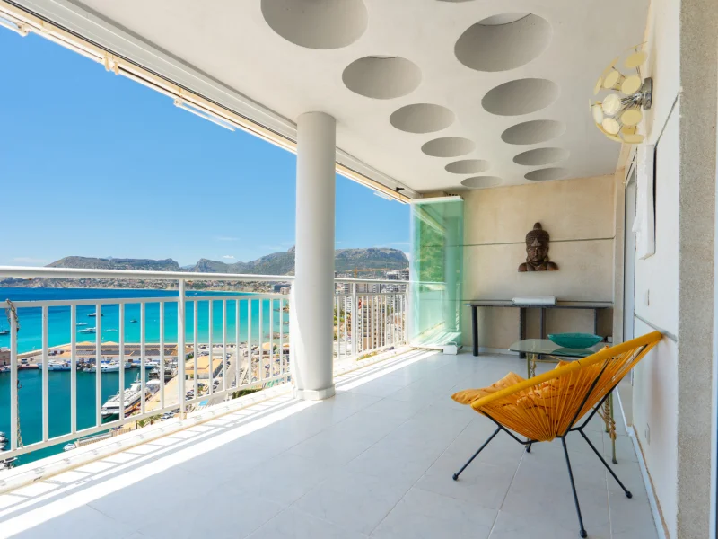 Frontline penthouse with panoramic sea views for sale in Calpe