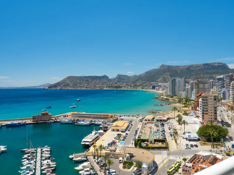 Expansive 5-bedroom penthouse for sale in Calpe port with 360-degree sea views