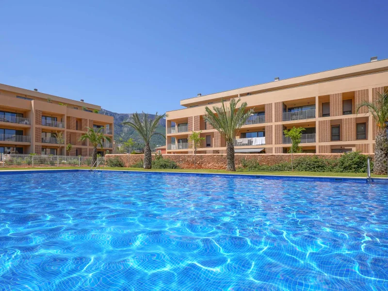 Ground floor apartment for sale in Dénia with private garden and communal pool