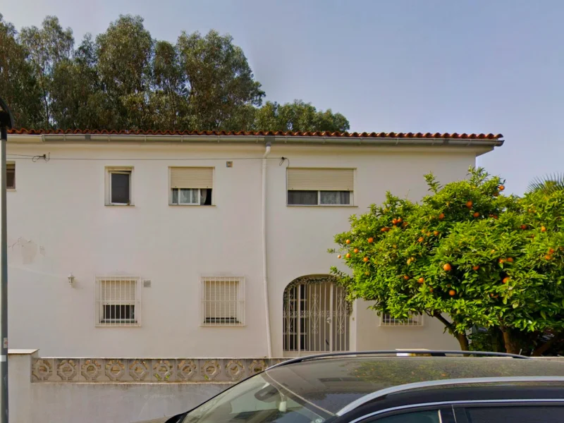 Townhouse for sale in Albir, 200m from the beach with garden
