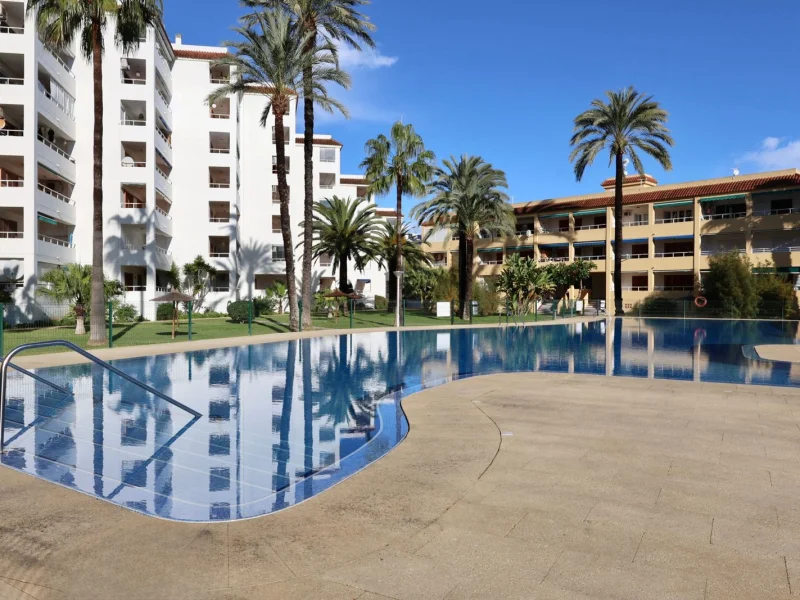 Apartment for sale in Jávea with communal pool and terrace
