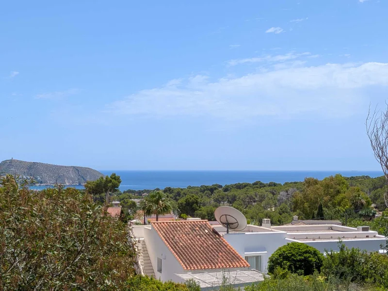 Urban plot for sale in Moraira with sea and mountain views