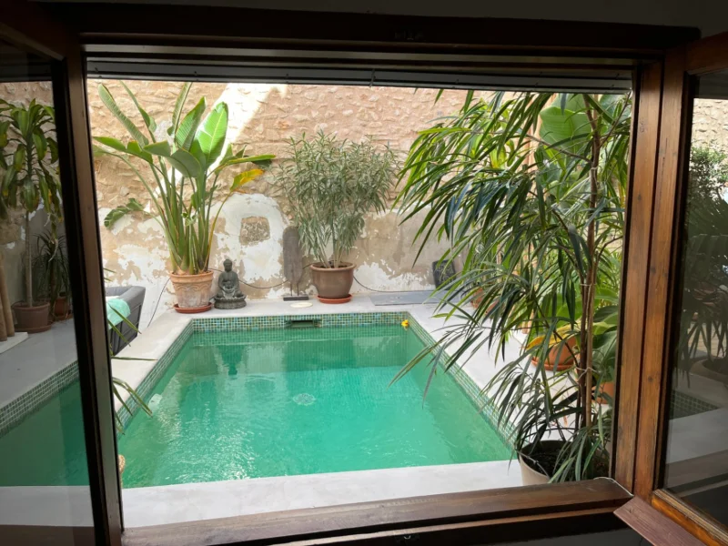Townhouse for sale in Jávea Pueblo with private pool and patio