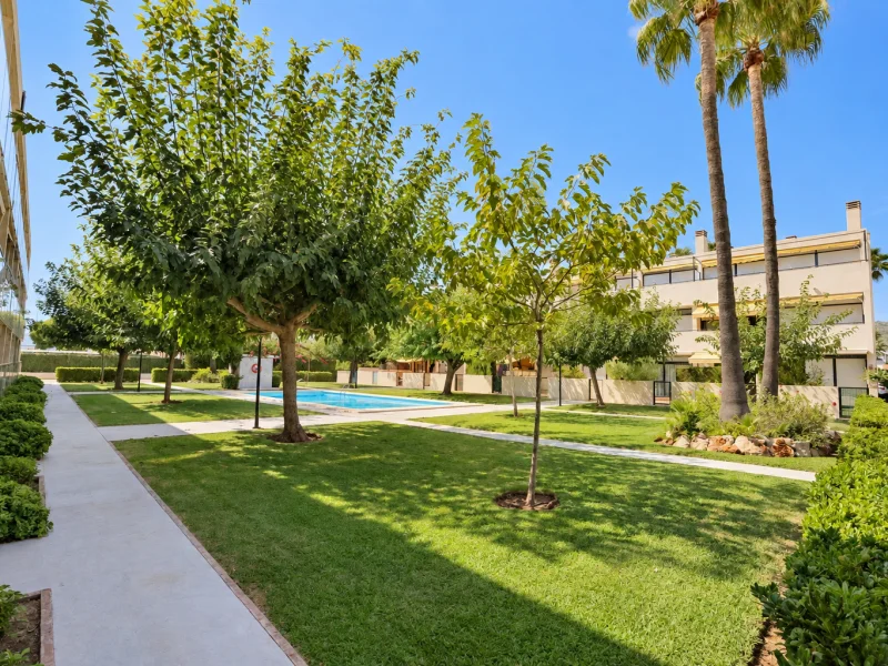 Ground floor apartment for sale in Jávea with communal pool
