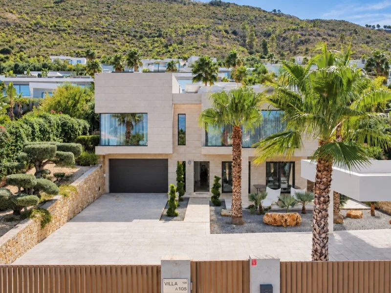 Villa for sale in Jávea with private pool and wellness spa