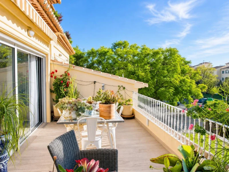 Apartment for sale in Jávea Port with large terrace, parking and storage room