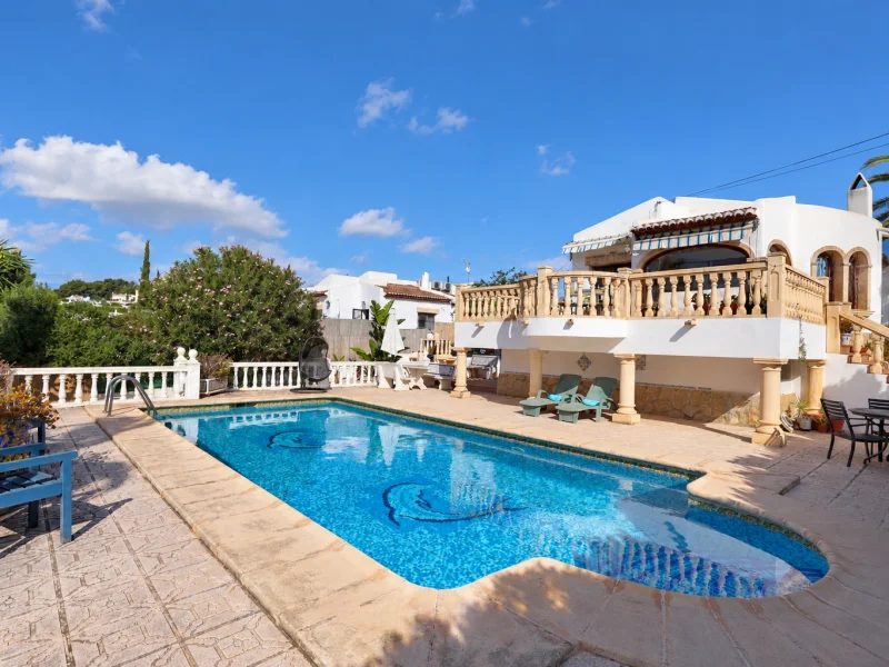 Villa for sale in Jávea with private pool and Montgó views