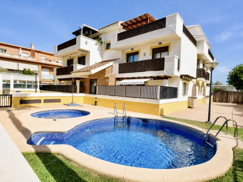Ground floor apartment for sale in Jávea with private terrace and pool