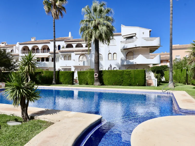 Ground floor apartment with private garden for sale in Jávea