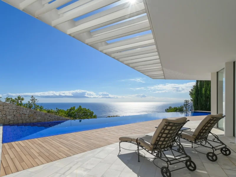 Modern chalet in Jávea with infinity pool and sea views