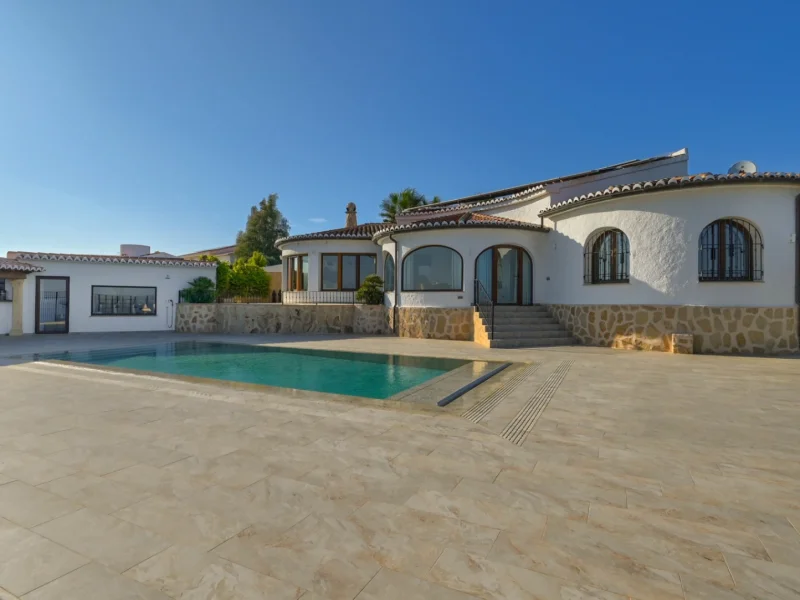 Chalet in Jávea with panoramic sea views and private pool