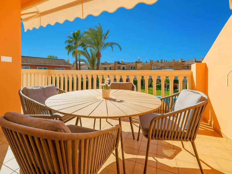 Renovated penthouse in Jávea with pool and terrace near the sea