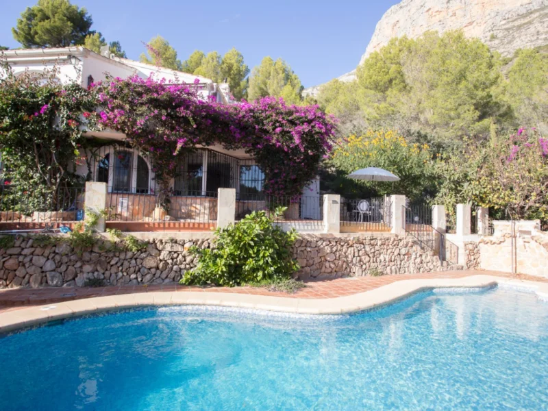Chalet in Jávea with Montgó views and private pool