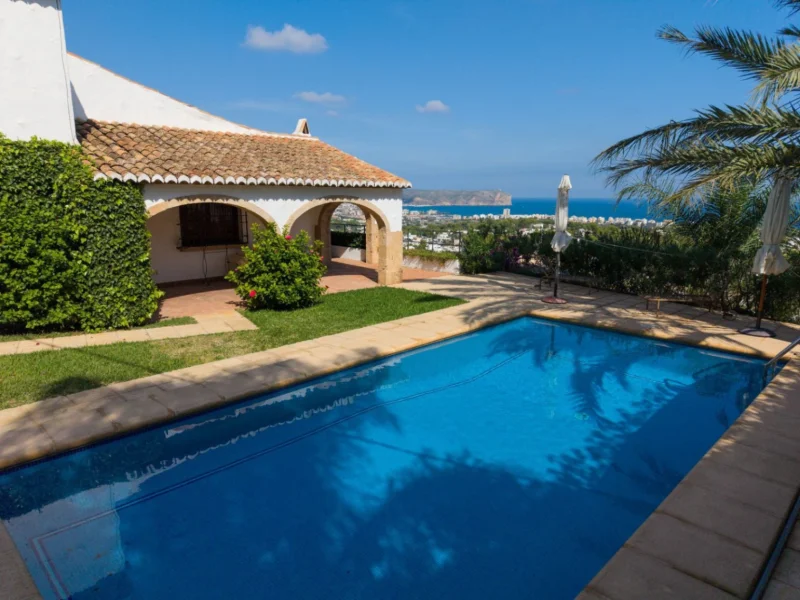 Traditional chalet in Jávea with sea views and private pool