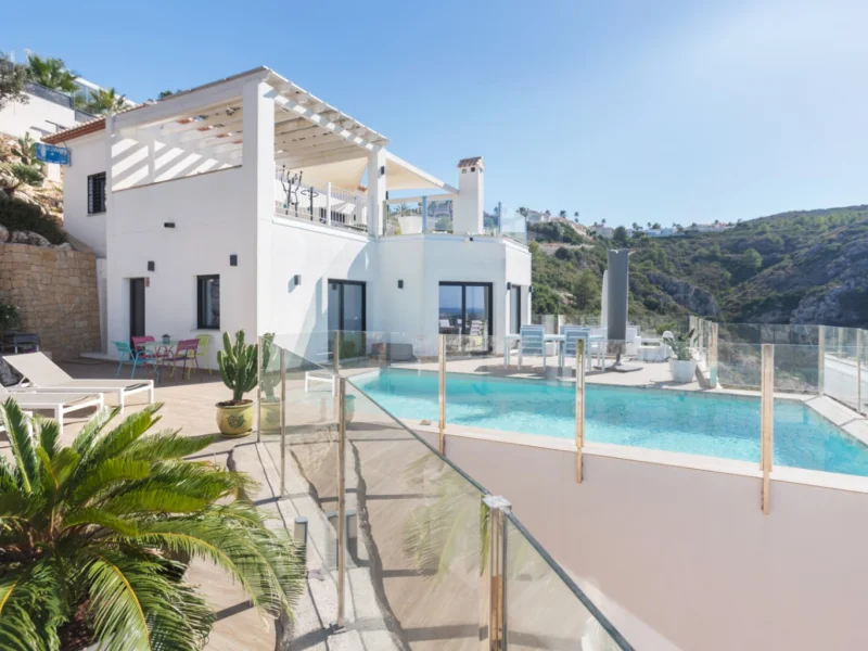 Modern chalet in Dénia with infinity pool and sea views