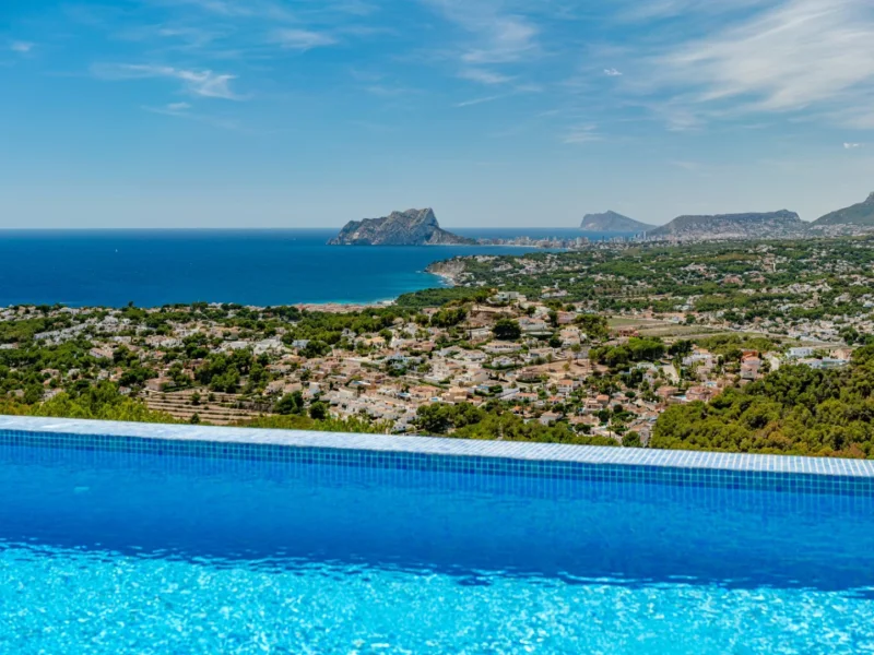 Modern chalet with infinity pool and sea views in Benitachell