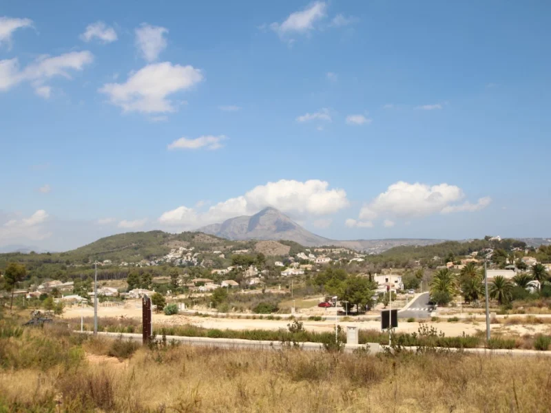 Building plots in Jávea with mountain views near nature park
