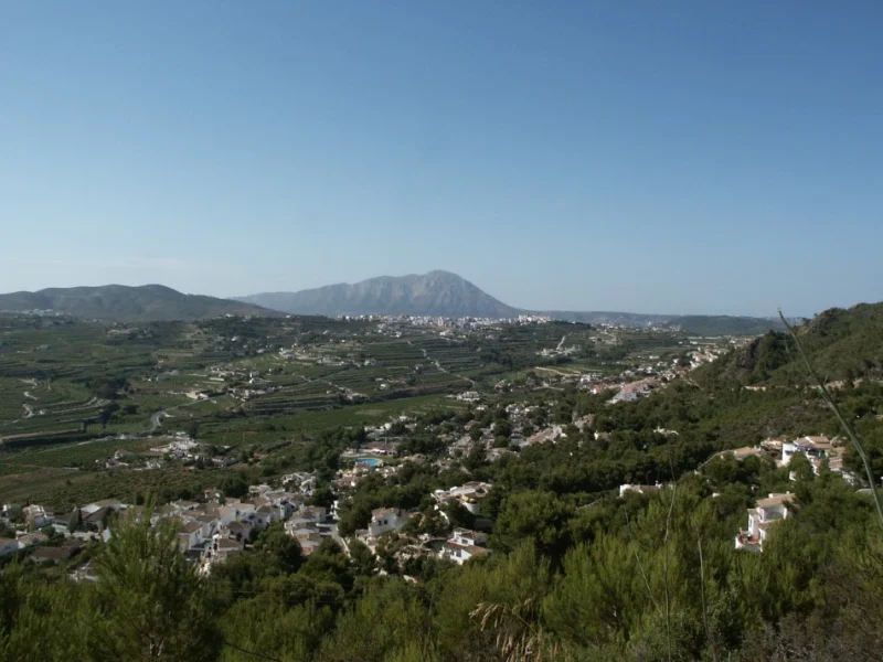 Rural plot with panoramic sea views in Benitachell