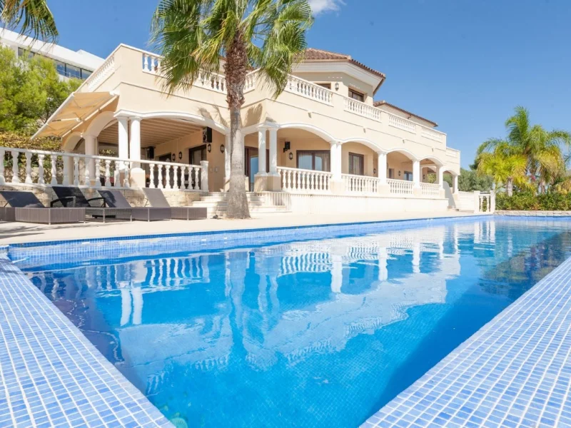 Villa in Calpe with panoramic sea views