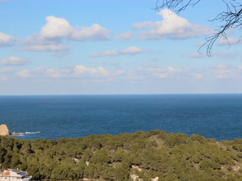 Building plot in Jávea with sea views near Portichol
