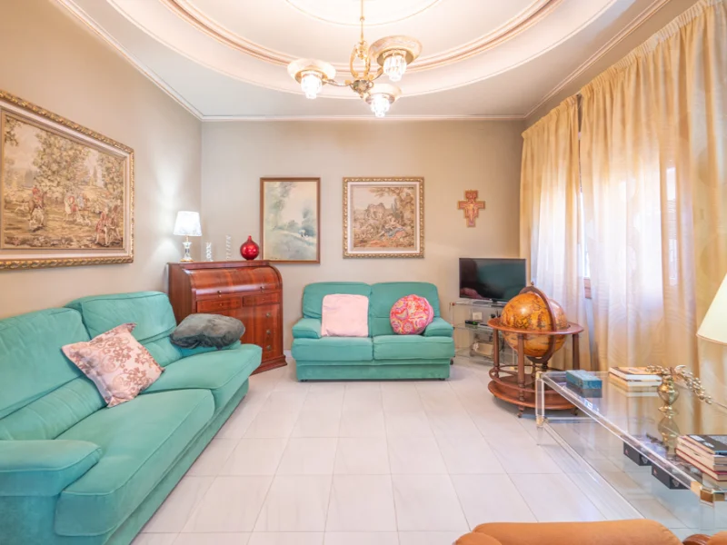 Authentic townhouse in Gata de Gorgos with roof terrace and mountain views