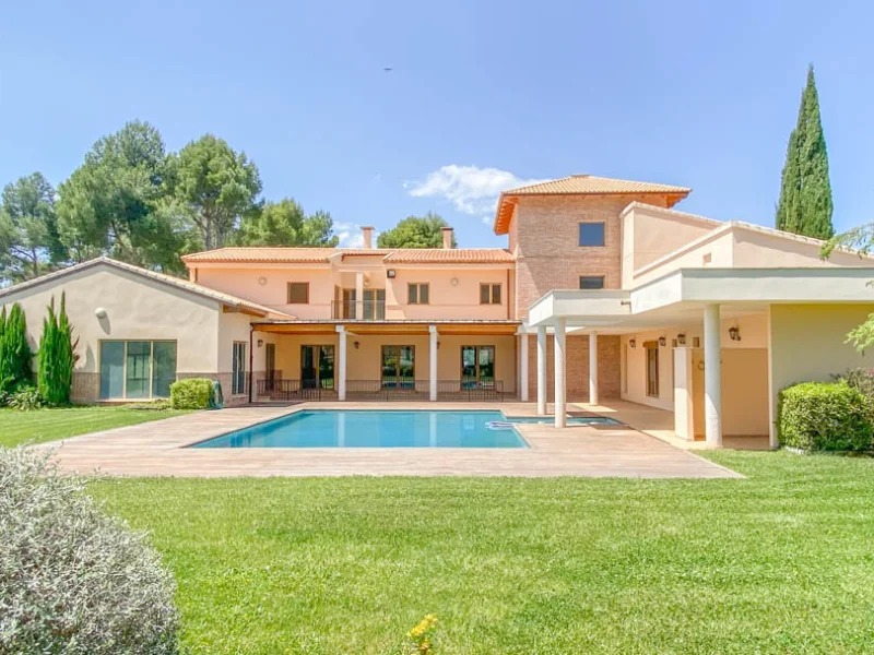 Magnificent estate with villa and guest house in Penáguila