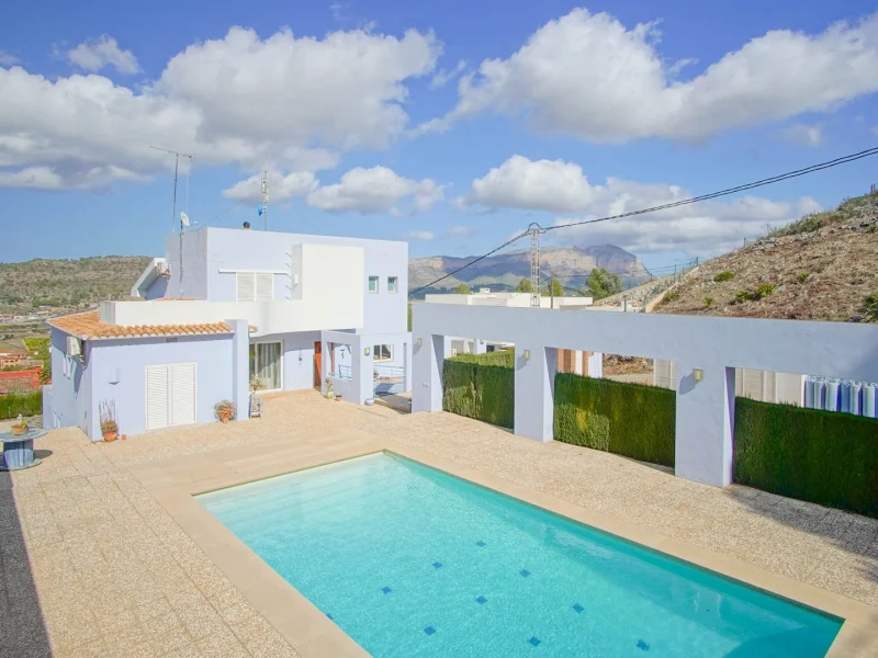 Detached villa in Pedreguer with pool and panoramic views