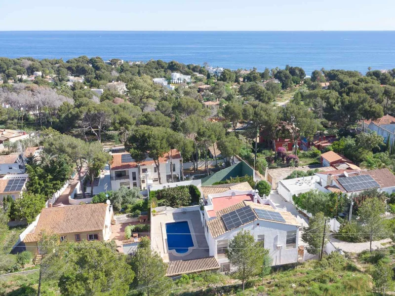 Villa in Las Rotas, Dénia with sea views and expansive plot