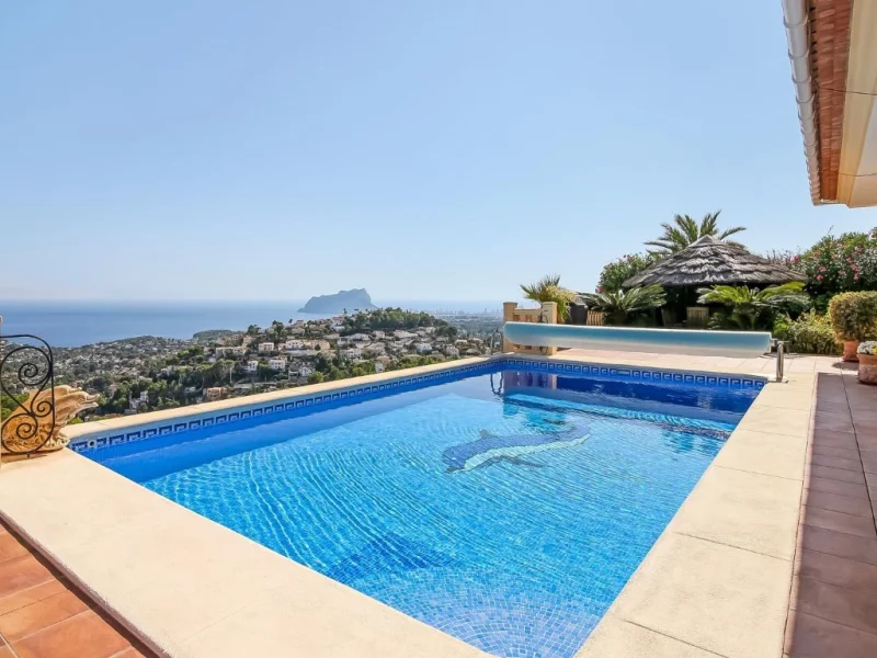 Villa in Moraira, Benimeit with sea views and guest apartment