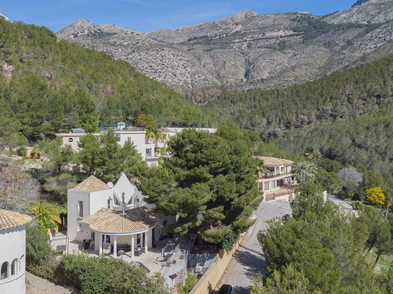 Charming villa in Altea, Santa Clara with pool and sea views