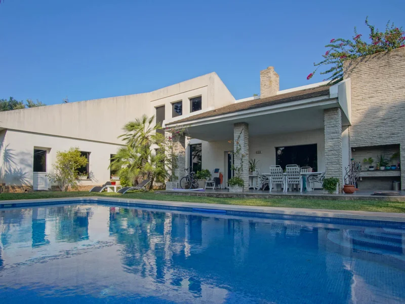 Elegant villa in Dénia with private pool and Montgó views