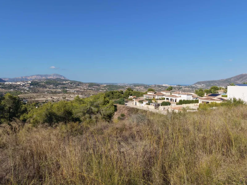 Plot with sea views in Benimeit, Moraira
