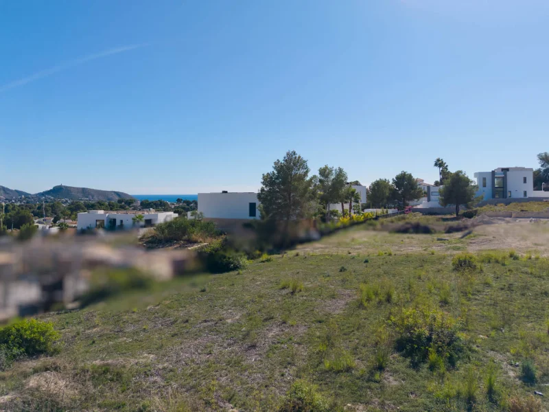 Flat building plot in El Tesoro, Moraira with sea views