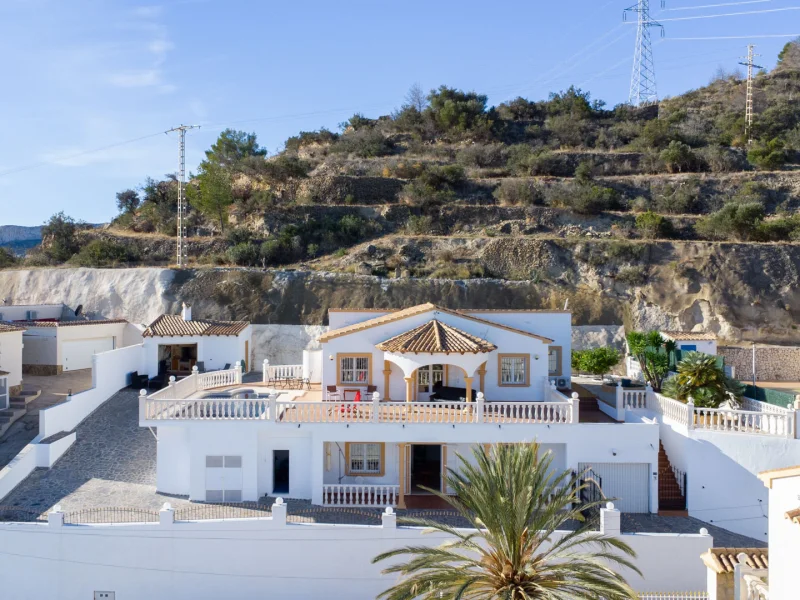 Villa with guest apartment and sea views in Partida Cucarres, Calpe